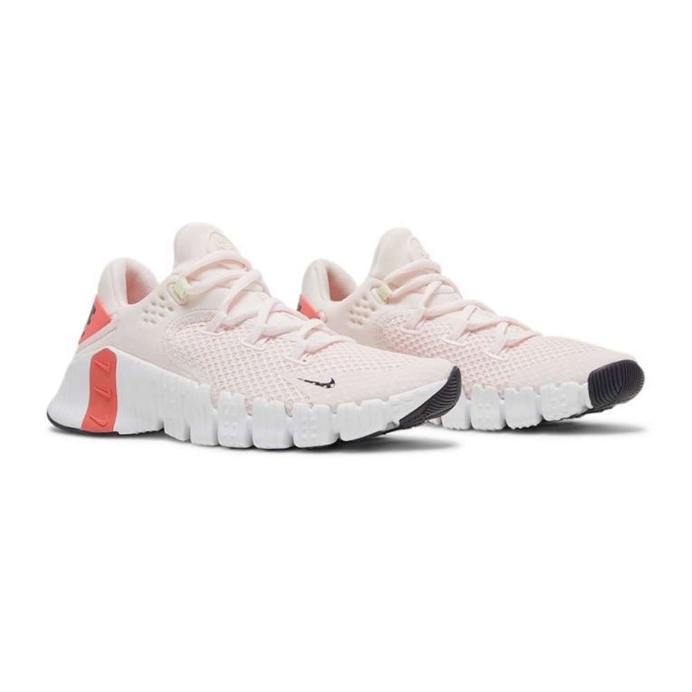 NWT Nike Women’s Free Metcon 4 in Light Soft Pink Magic Ember
